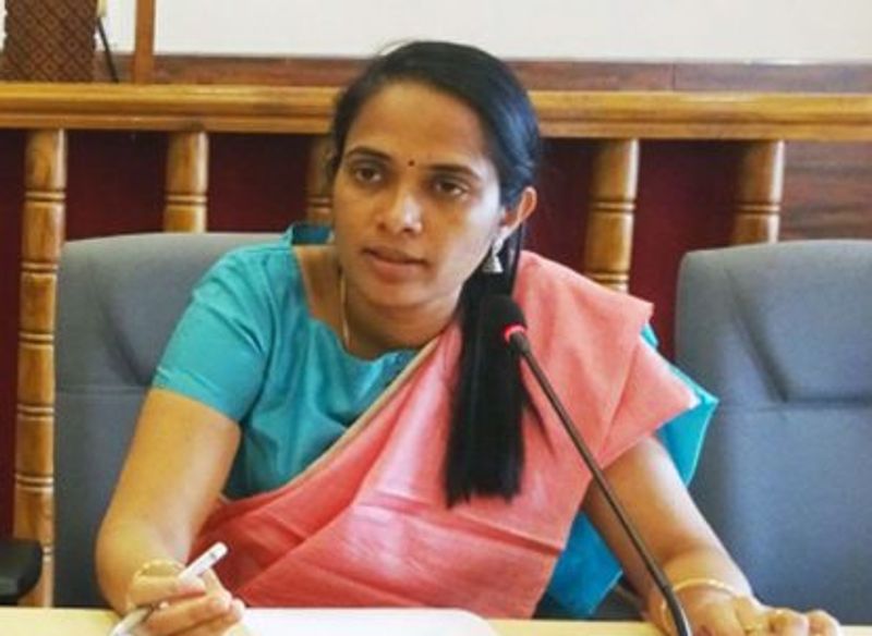 2010 में दिए UPSC सिविल सेवा के अपने पहले एटेम्पट में एनीस ने 580वी रैंक हासिल की। हालंकि उनका IAS बनने का लक्ष्य अधूरा रहा। अपने लक्ष्य को पाने के लिए एनीस ने अगले वर्ष फिर मेहनत की और UPSC सिविल सेवा 2011 की परीक्षा में 65वी रैंक हासिल कर वह IAS बन गई।