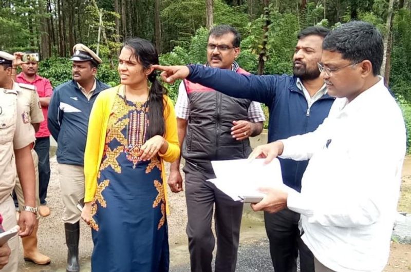 एनीस के परिवार के आर्थिक हालात इतने अच्छे नहीं थे की वह IAS की कोचिंग के लिए लाखों रुपये खर्च कर सके. इसीलिए उन्होंने खुद से ही पढ़ने का निर्णय लिया। एनीस बताती हैं की वह अखबार पढ़ना कभी नहीं भूलती थी और इसीलिए उनके करंट अफेयर्स हमेशा ही अपडेट रहते थे।
