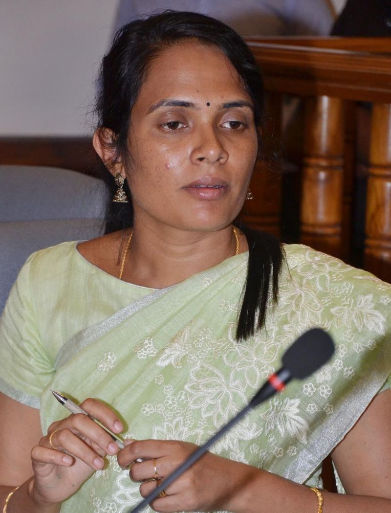 एनीस बताती हैं की डॉक्टर ना बन पाने के कारण वह काफी निराश थी लेकिन उन्होंने वास्तविकता को स्वीकारा और मन लगाकर नर्सिंग की पढ़ाई पूरी की।