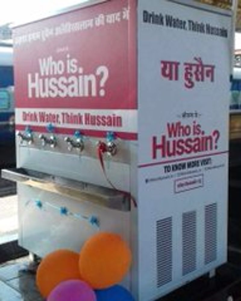 ये निकला नतीजा
इस तरह हमने देखा कि रायपुर में मई 2018 में एक NGO द्वारा लगाए गए वॉटर कूलर की तस्वीर दिल्ली के रेलवे स्टेशन की बताकर शेयर की जा रही है। साल 2018 मे वॉटर कूलर पर लगे हुसैन के पोस्टर को विवादों के चलते निकाल दिया गया था। ये तस्वीर अब लोग लॉकडाउन के बीच सांप्रदायिक माहौल बनाने के लिए शेयर कर रहे हैं। जबकि दिल्ली में ऐसा कहीं कोई वॉटर कूलर नहीं लगाया गया है। तस्वीर छत्तीसगढ़ से है और दावे फर्जी हैं। 