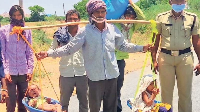 जब काम धंधा ठप हो गया और बाहर रहने का कोई विकल्प नहीं बचा तो आंध्र प्रदेश के कुर्नूल में रहने वाले एक मजदूर ने अपने घर छत्तीसगढ़ जाने की सोची। लेकिन, रास्ता लंबा होने के चलते उसके सामने समस्या थी कि वह अपनी दो दुधमुंही बेटियों को कैसे घर तक ले जाएगा। क्योंकि वह मासूम तो अभी पैदल चल भी नहीं सकती हैं। ऐसे में पिता ने अपनी बेटियों के लिए एक कांवड़ बना ली, जिसमें दोनों को बिठाया और उस कांवड़ को अपने कंधे पर लादकर इस भीषण गर्मी में सफर पर निकल पड़ा।