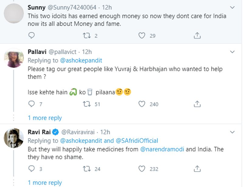 इस वीडियो के सामने आने के बाद सोशल मीडिया पर लोग आफरीदी को आस्तीन का सांप बुला रहे हैं। दरअसल बीते दिनों आफरीदी के एनजीओ के कामों को देख कुछ भारतीय खिलाड़ियों ने उनकी मदद करने की बात कही थी। यूजर्स ने इन खिलाड़ियों को टैग करके आफरीदी की असलियत देखने को कहा। 