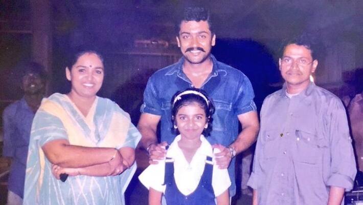 actress raveena ravi take photo with actor surya photo goes viral actress raveena ravi take photo with actor surya photo goes viral