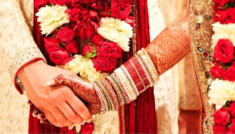 फरहत नकवी ने बताया कि कोहाड़ापीर की नसीम का निकाह नगरिया तालाब निवासी नईम मंसूरी के साथ 2013 को हुआ था। नसीम के तीन बच्चे हैं। 19 मार्च 2020 को नसीम को उसका शौहर मायके छोड़ आया था।
