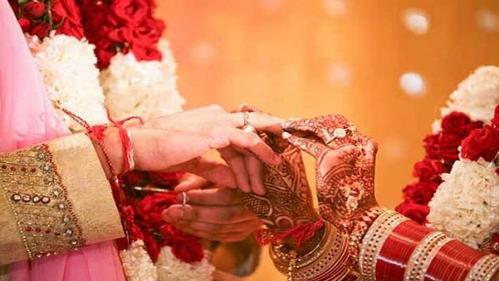 Karnataka Govt gives permission for marriage on Sunday with lockdown Karnataka Govt gives permission for marriage on Sunday with lockdown