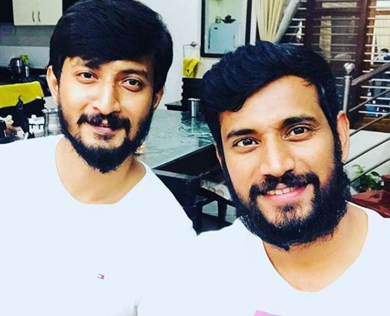 ಲವ್ ಮಾಕ್ಟೇಲ್ ಚಿತ್ರದ ನಿರ್ದೇಶಕ ಹಾಗೂ ನಟ ಡಾರ್ಲಿಂಗ್ ಕೃಷ್ಣ ಫೇಸ್ಬುಕ್ ಹ್ಯಾಕ್.
