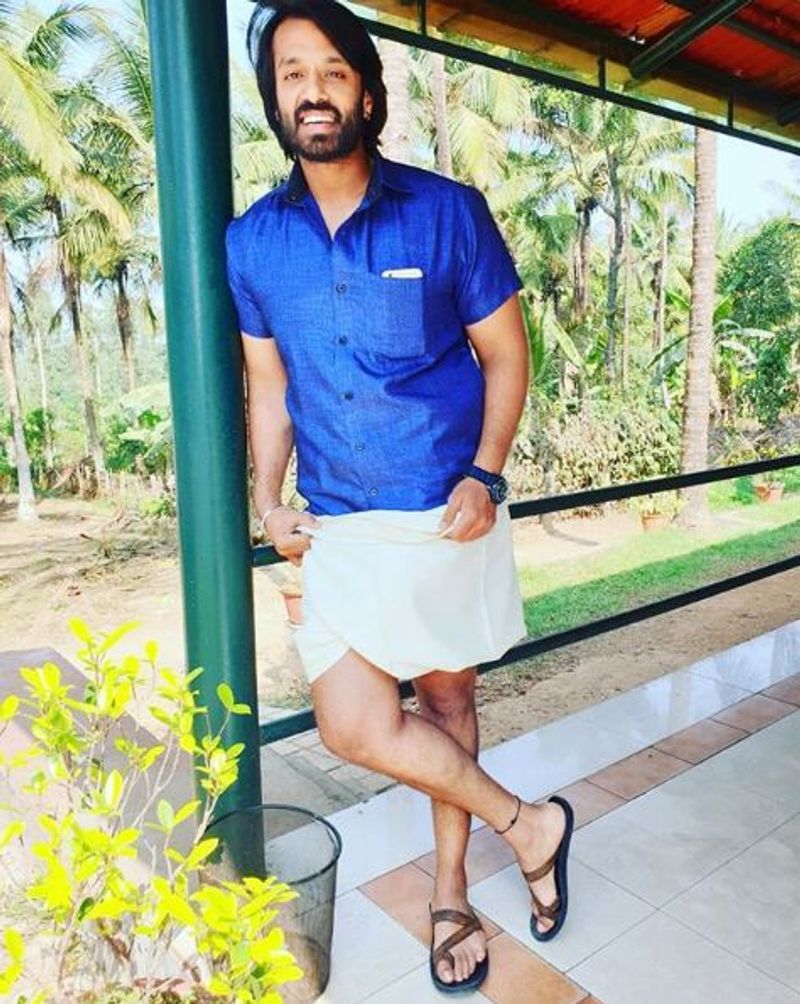 ಸೋಷಿಯಲ್ ಮೀಡಿಯಾದಲ್ಲಿ ಸಕತ್ ಆಕ್ಟಿವ್ ಇರುವ ಜಯರಾಜ್ ಪುತ್ರ ಅಜಿತ್ ಜಯರಾಜ್ ತಮ್ಮ ಒಂದು ಫೇಸ್ಬುಕ್ ಪೋಸ್ಟ್ ಮೂಲಕ ಸುದ್ದಿಯಲ್ಲಿದ್ದಾರೆ. 