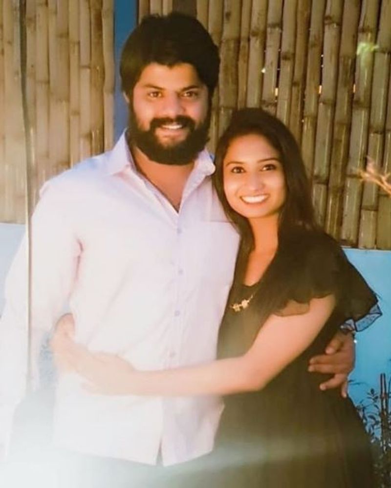 ತಾಯಿಯಾಗುತ್ತಿರುವ ವಿಚಾರವನ್ನು ಇನ್ಸ್ಟಾಗ್ರಾಂನಲ್ಲಿ ಶೇರ್ ಮಾಡಿಕೊಂಡಿದ್ದಾರೆ.