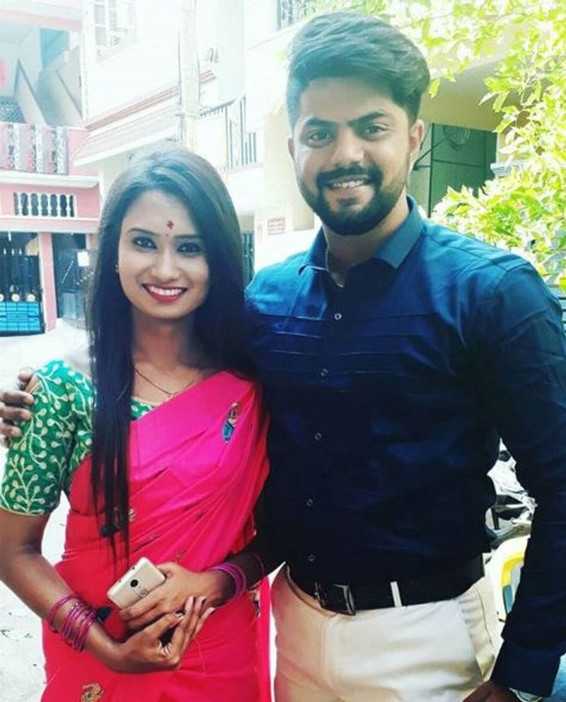 ಬಿಕಾಂ ಪದವಿಧರೆ.