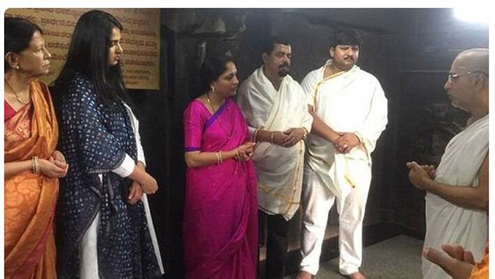Anushka Family In Grief Over Underworld Don Death Anushka Family In Grief Over Underworld Don Death
