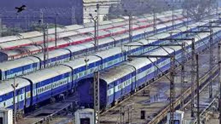 Covid 19 number of migrant laborers who returned via shramik trains crosses 1 lakh Covid 19 number of migrant laborers who returned via shramik trains crosses 1 lakh