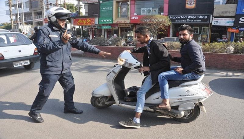 स्वास्थ्य विभाग के प्रमुख सचिव ने बताया कि जिस तरह चेहरा चेहरा न ढंकने पर जुर्माना है, उसी तरह सार्वजानिक स्थल पर थूकने पर भी जुर्माना लगाया गया है।
