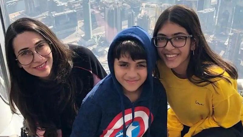 तलाक के बाद संजय ने बच्चों के नाम 10 करोड़ रुपए का ट्रस्ट किया गया है तो वहीं करिश्मा को एक डुप्लेक्स दिया। बता दें कि संजय बच्चों की पढ़ाई और बाकी खर्च भी उठा रहे हैं।