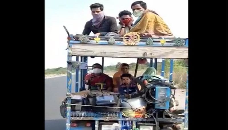 जुगाड़ गाड़ी में सात लोग बैठे हैं, जिसमें चार लोग नीचे और तीन लोग ऊपर। चलाने वाला शख्स पूछने पर बता रहा है कि वह हैदराबाद से आ रहा है और वहां से यूपी आने में चार दिन लगे हैं।
