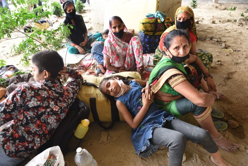देश में लॉकडाउन जारी होने के बाद से ही मजदूरों की हालत खराब हो गई है। 