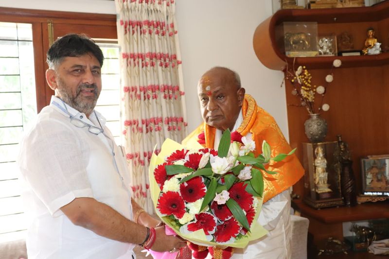 ಮಾಜಿ ಪ್ರಧಾನಿ ಹೆಚ್.ಡಿ.ದೇವೇಗೌಡ ಅವರು ರಾಜ್ಯಸಭೆಗೆ ಆಯ್ಕೆಯಾಗಬೇಕು ಎನ್ನುವುದು ರಾಷ್ಟ್ರಮಟ್ಟದಲ್ಲಿ ಮಾತುಕತೆಯಾಗಿದೆ. ವಿನಃ ರಾಜ್ಯ ಮಟ್ಟದಲ್ಲಿ ಜೆಡಿಎಸ್-ಕಾಂಗ್ರೆಸ್ ಮಾತುಕತೆಯಾಗಿಲ್ಲ
