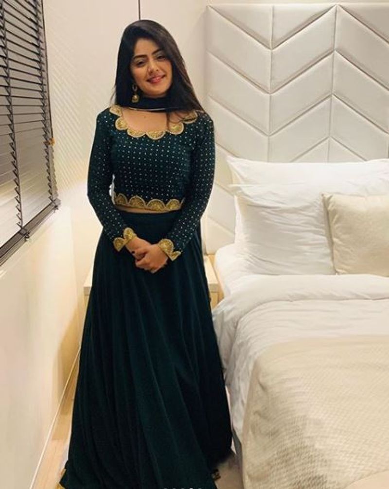 ಎಲ್ಲರೂ ಮಾಸ್ಕ್ ಹಾಗೂ ಸ್ಯಾನಿಟೈಸರ್ ತಪ್ಪದೆ ಬಳಸಬೇಕೆಂದು ಅಭಿಮಾನಿಗಳಲ್ಲಿ ಮನವಿ ಮಾಡಿಕೊಂಡಿದ್ದಾರೆ.