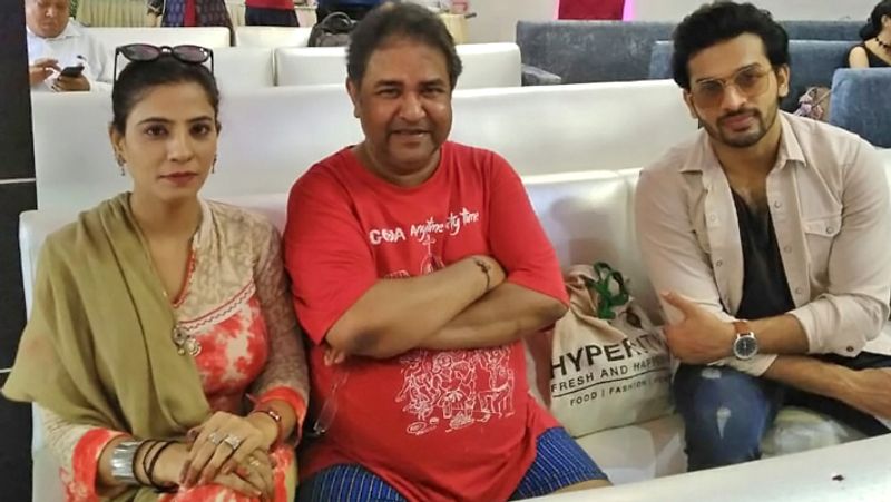 आशीष ने साल 1997 में अपने एक्टिंग करियर की शुरुआत की थी और तबसे लेकर अब तक वो कई हिंदी सीरियल में नजर आ चुके हैं। आशीष रॉय ससुराल सिमर का, जीजी और जुजू, बा बहू और बेबी, तू मेरे अगल बगल है जैसे सीरियल्स का हिस्सा रह चुके हैं। आशीष ने होम डिलीवरी और एमपीथ्री: मेरा पहला पहला प्यार जैसी फिल्मों में भी काम किया है।