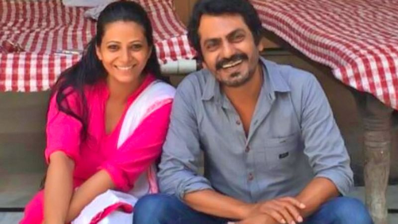नवाज के मुताबिक, "मैं और अंजलि साथ रहते थे। एक-दूसरे से बेहद प्यार करते थे। लेकिन यह रिश्ता उतार-चढ़ाव भरा था। उसका प्यार गहरा था, लेकिन गुस्सा तेज था। कुछ दिन के गैप से हमारा अक्सर झगड़ा होता था और वह बैग पैक कर लोखंडवाला में अपनी दोस्त के पास रहने चली जाती थी।