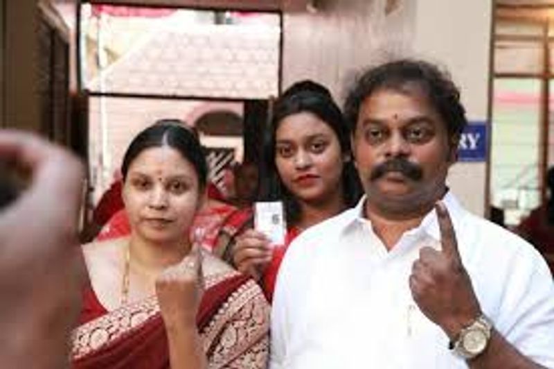 ಬೆಂಗಳೂರಿನಲ್ಲಿ ಸರ್ಕಾರದ ನಿಯಮಗಳ ಪ್ರಕಾರ ಸರಳವಾಗಿ ಪುತ್ರಿಯ ವಿವಾಹ ನೆರವೇರಿಸಲು ಶರವಣ ಮುಂದಾಗಿದ್ದಾರೆ