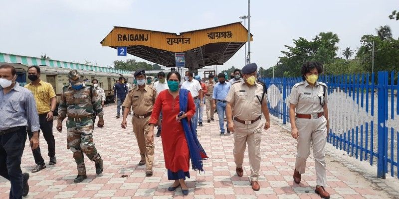 গ্রিনজোনের তকমা ঘুচে গিয়েছে। ৯ করোনা আক্রান্তের হদিশ মিলেছে উত্তর দিনাজপুরে। পরিযায়ী শ্রমিকরা ফিরলে বিপদ আরও বাড়বে না তো? ভয় পাচ্ছেন অনেকেই।