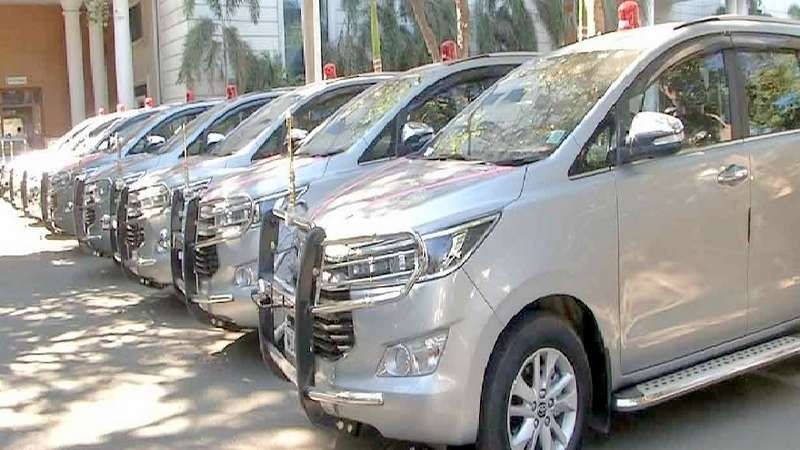 विभाग नए वाहन नहीं खरीदेंगे। पुराने खराब पड़े वाहनों को देखते हुए न्यूनतम जरूरत का आंकलन किया जाए और जरूरत पड़ने पर आउटसोर्सिंग से वाहन अनुबंध किया जाए। सरकारी गाड़ियों के रख-रखाव, पेट्रोल-डीजल के खर्च पर विशेष नजर रखी जाए। साथ ही खर्च में कमी लाई जाए।