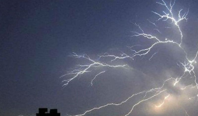 মঙ্গলবার বাবুঘাটে নামানো হল রিভার ট্রাফিক পুলিশ। দুই দলে ভাগ হয়ে সমানে পেট্রোলিং করে চলেছেন তাঁরা।