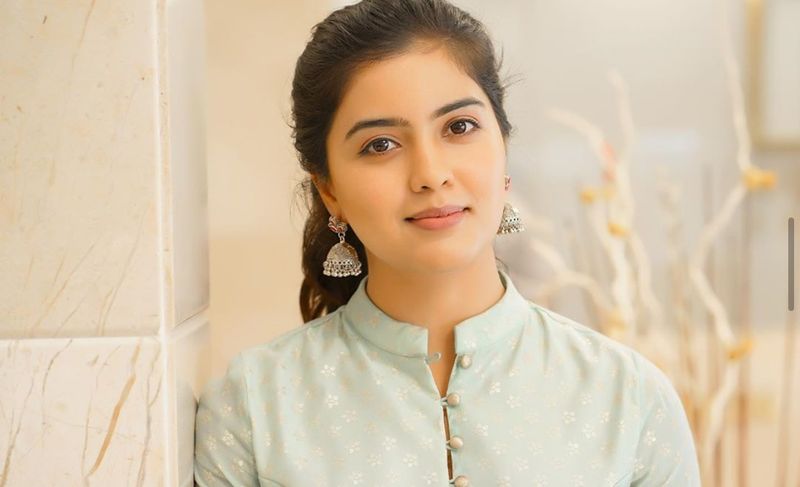 அச்சச்சோ என்ன ஒரு அழகு.. இளைஞ்சர்கள் மனதில் நேரடியாக டெண்ட் போட்டு இடம் பிடிக்கும் பிகில் நடிகை அமிர்தா ஐயர்!
