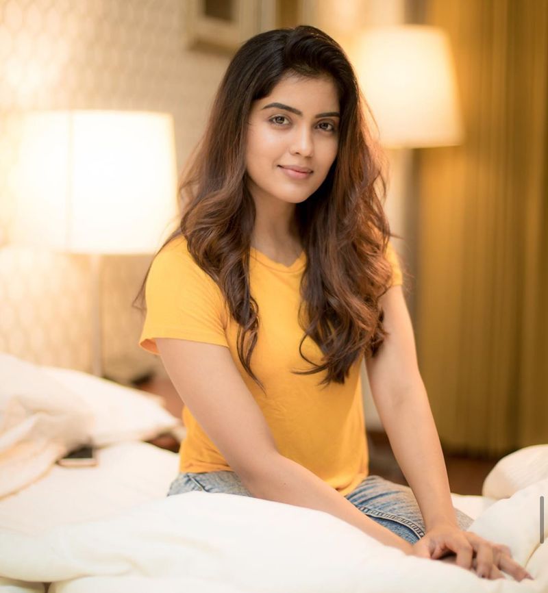 அச்சச்சோ என்ன ஒரு அழகு.. இளைஞ்சர்கள் மனதில் நேரடியாக டெண்ட் போட்டு இடம் பிடிக்கும் பிகில் நடிகை அமிர்தா ஐயர்!