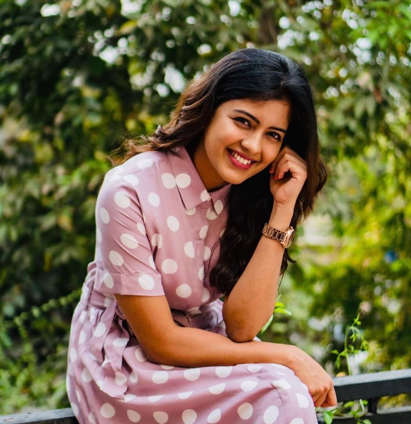 அச்சச்சோ என்ன ஒரு அழகு.. இளைஞ்சர்கள் மனதில் நேரடியாக டெண்ட் போட்டு இடம் பிடிக்கும் பிகில் நடிகை அமிர்தா ஐயர்!