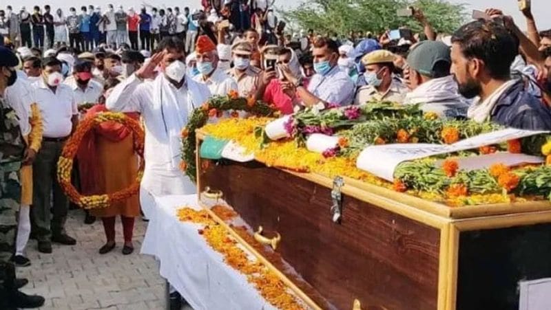 राज सिंह खेल कोटे से सेना में भर्ती हुए थे। वे हमेशा से ही अपने पिता की तरह सेना में जाने की बात कहा करते थे।