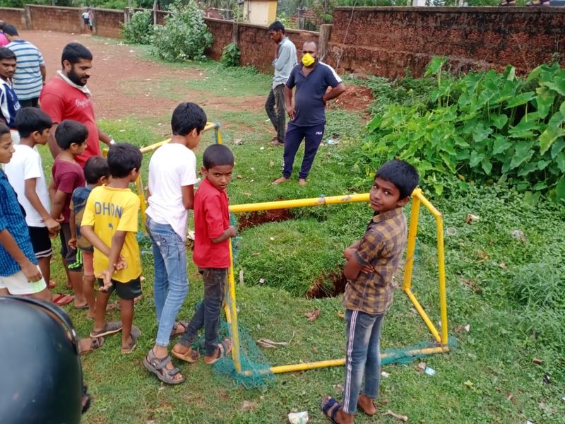 ಬಾವಿಗೆ ತುಂಬಿಸಿದ ಮಣ್ಣು ಸುಮಾರು 4 ಅಡಿಗಳಷ್ಟುಕುಸಿತಗೊಂಡಿದೆ