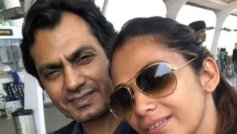 नवाजुद्दीन सिद्दीकी ने 'एन ऑर्डिनरी लाइफ' में पूर्व मिस इंडिया अर्थ निहारिका सिंह से भी अपनी रिलेशनशिप के बारे में चर्चा की थी। इसे लेकर निहारिका ने कहा था कि उनकी पर्सनल बातों को बिना उनकी सहमति से बढ़ा-चढ़ाकर पेश किया है। निहारिका ने यह भी कहा था कि नवाजुद्दीन अपनी किताब बेचने के लिए एक महिला को बदनाम कर रहे हैं।