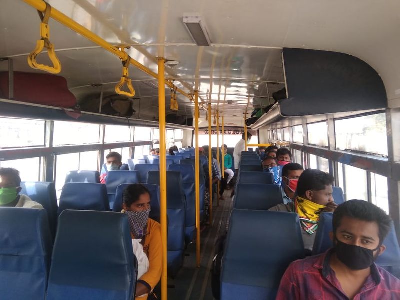 ಮಾಸ್ಕ್ ಧರಿಸಿ , ಅಂತರ ಕಾಯ್ದುಕೊಂಡು ಪ್ರಯಾಣಿಕರು ಪ್ರಯಾಣಿಸಿದ್ದಾರೆ.
