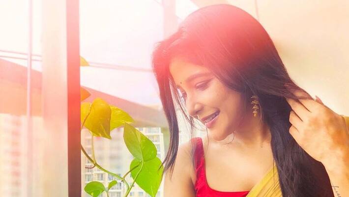 Big boss fame sakshi agarwal Hot Half Saree Photos Going Viral Big boss fame sakshi agarwal Hot Half Saree Photos Going Viral