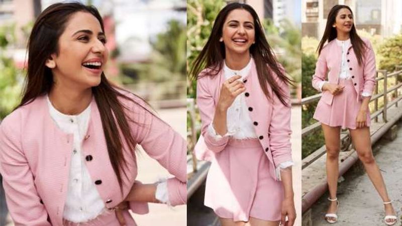 During the interview, she sat cross-legged, exposing her thighs and this did not go down well with the 'sanskari' people on the internet. Few fans were not happy with her outfit and started giving her gyaan on dressing sense.
