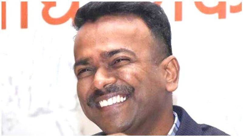 Director of IAS officer joins hands with 90 Immigrant Tamils in Mumbai