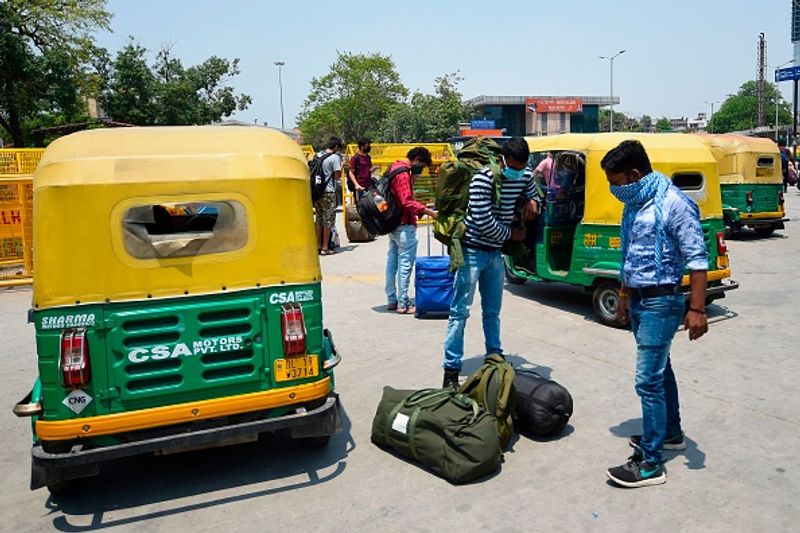 लॉकडाउन 4.0 में सरकार ने शहर में यात्री परिवहन की इजाजत दी है। जिसके बाद दिल्ली में एक बार फिर आटो दौड़ते हुए दिखाई दिए। 
