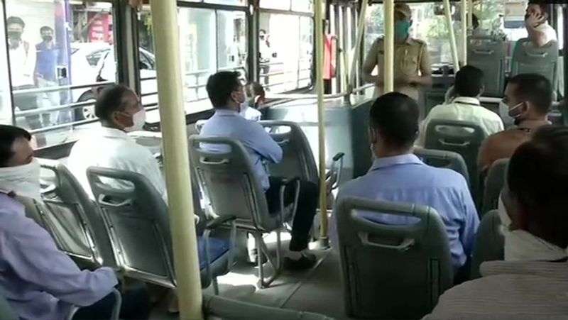 तमिलनाडु में भी सरकार ने शहर के अंदर बसों के संचालन की अनुमति दे दी है। इस दौरान सोशल डिस्टेंसिंग का पालन और मास्क लगाना अनिवार्य है। 