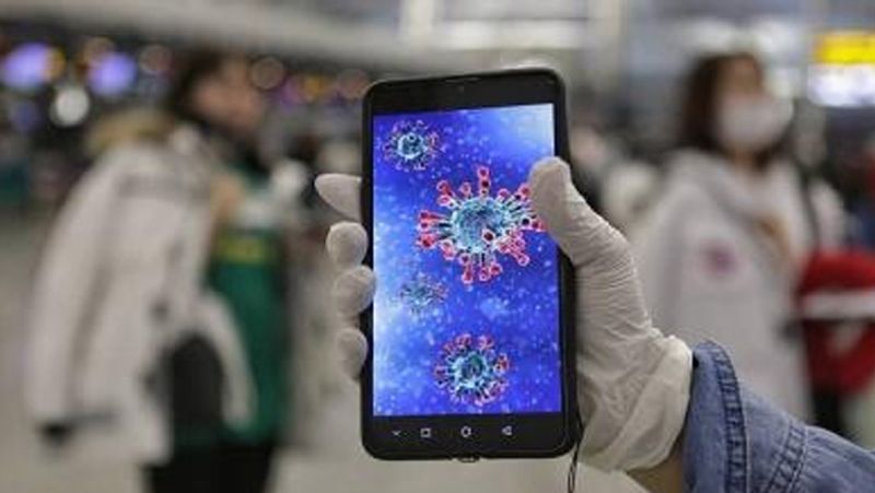 सिर्फ 1 मिनट में मिलेगा रिजल्ट
डिवाइस का प्रोटोटाइप 1 इंच चौड़ा हैं। यह ब्लूटूथ के जरिए किसी स्मार्टफोन के साथ कनेक्ट हो सकता है। इस सेंसर के पास कोई व्यक्ति अगर सांस लेना, खांसता है या छींकता है तो डिवाइस यह आसानी से बता देगा कि वह संक्रमित है या नहीं। इसमें रिजल्ट सिर्फ 1 मिनट में सामने आ जाएंगे। 