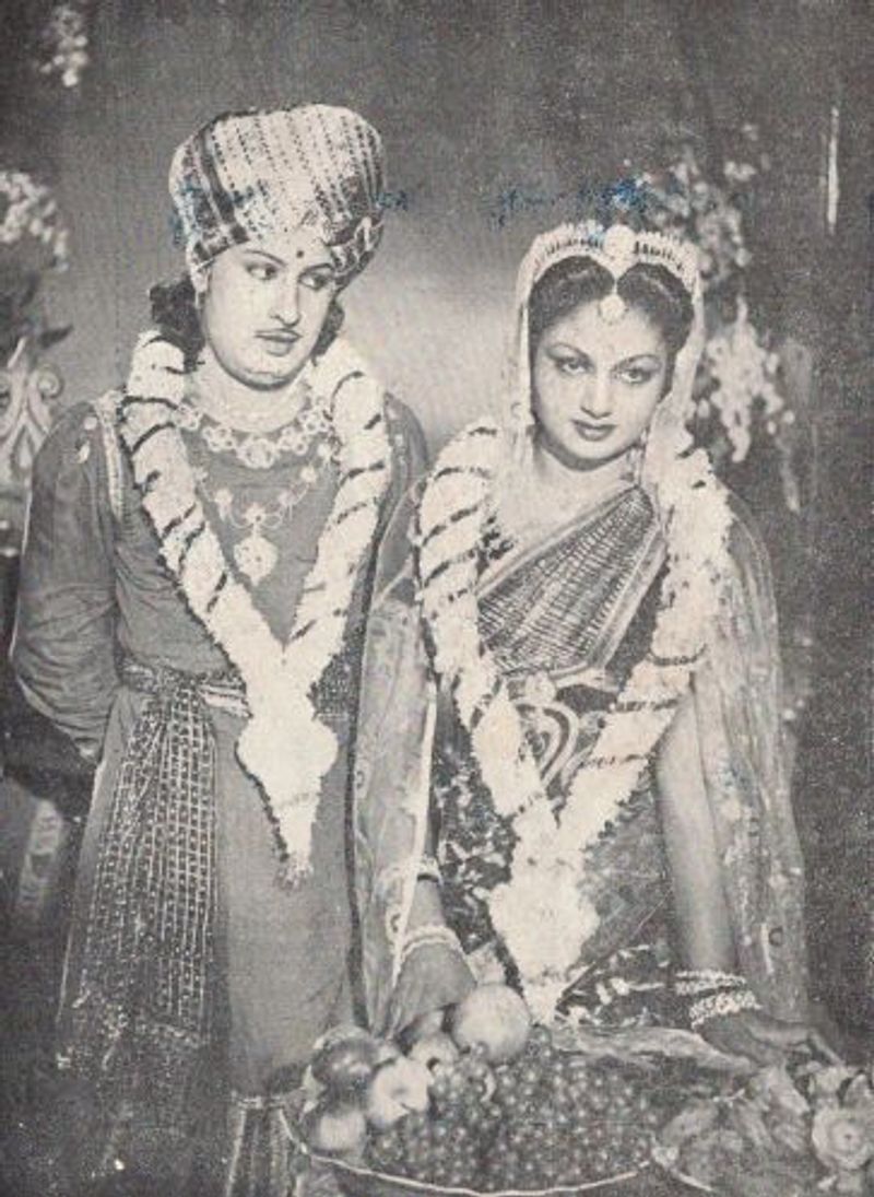 எம்.ஜி.ஆரின் மனைவி ஜானகி அவர்களின் புகைப்படங்கள் :