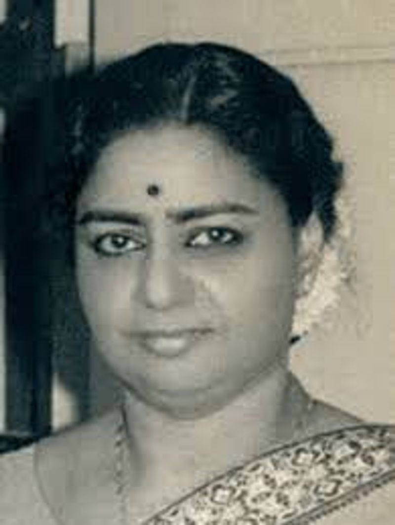 எம்.ஜி.ஆரின் மனைவி ஜானகி அவர்களின் புகைப்படங்கள் :