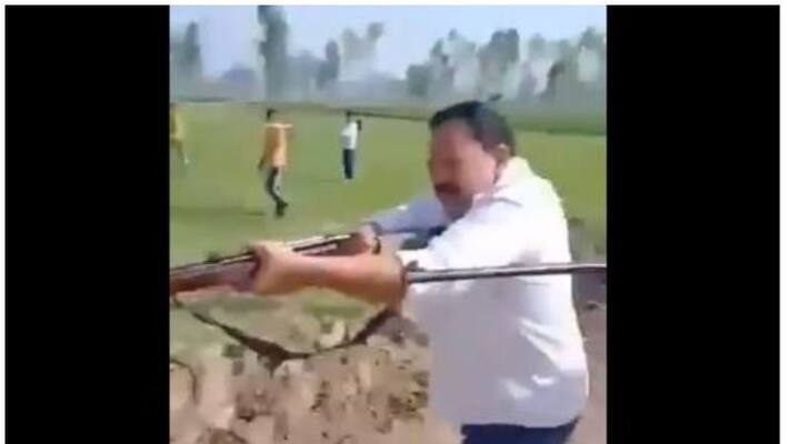 SP Leader, Son shot dead in UP SP Leader, Son shot dead in UP