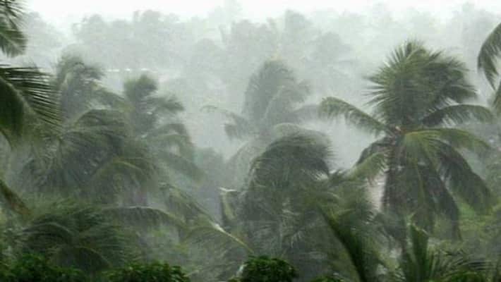 Heavy rains continues in kerala; 11 districts have yellow alert Heavy rains continues in kerala; 11 districts have yellow alert
