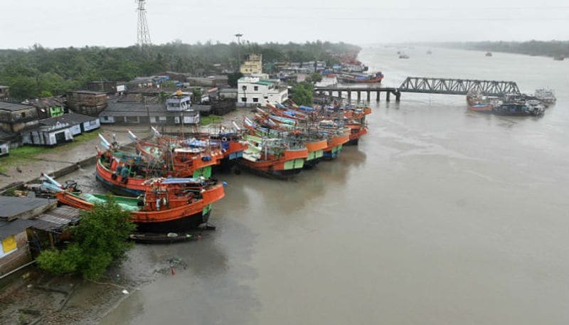 অপরদিকে এদিন শহরের বাতাসে জলীয়বাষ্পের সর্বোচ্চ পরিমাণ ৯৫ শতাংশ এবং সর্বনিম্ন ৪৫ শতাংশ বলে জানিয়েছে হাওয়া অফিস।
