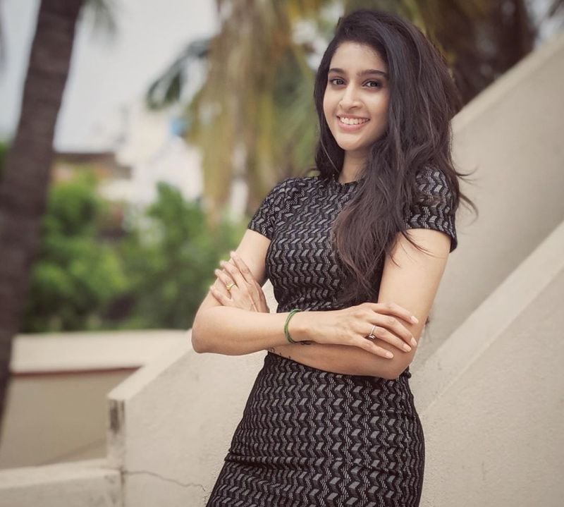 இடுப்பு வளைவில் ரசிகர்களை வளைத்து போடும் தான்யா.... செம்ம கியூட் புகைப்படங்கள் உள்ளே ! 