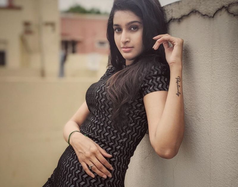 இடுப்பு வளைவில் ரசிகர்களை வளைத்து போடும் தான்யா.... செம்ம கியூட் புகைப்படங்கள் உள்ளே ! 