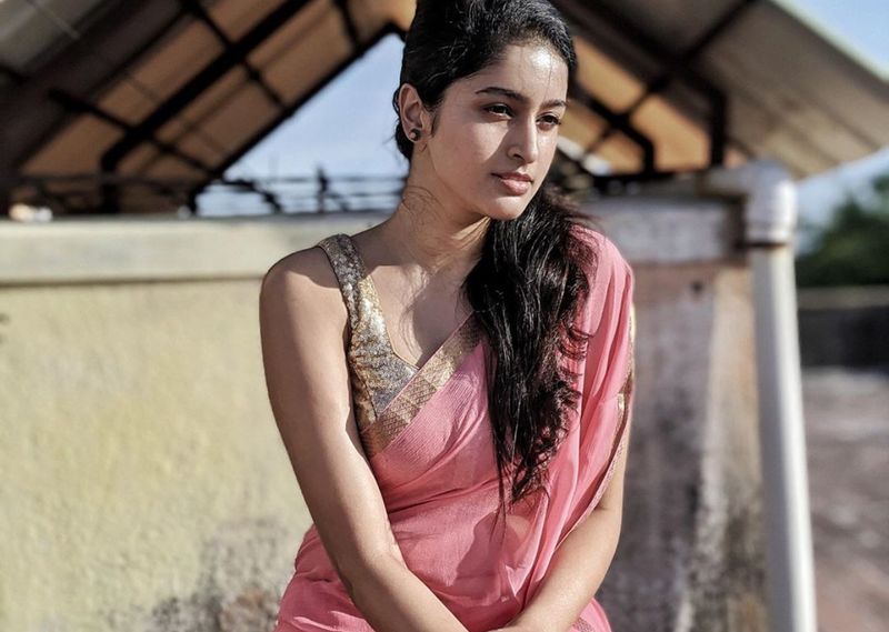 இடுப்பு வளைவில் ரசிகர்களை வளைத்து போடும் தான்யா.... செம்ம கியூட் புகைப்படங்கள் உள்ளே ! 