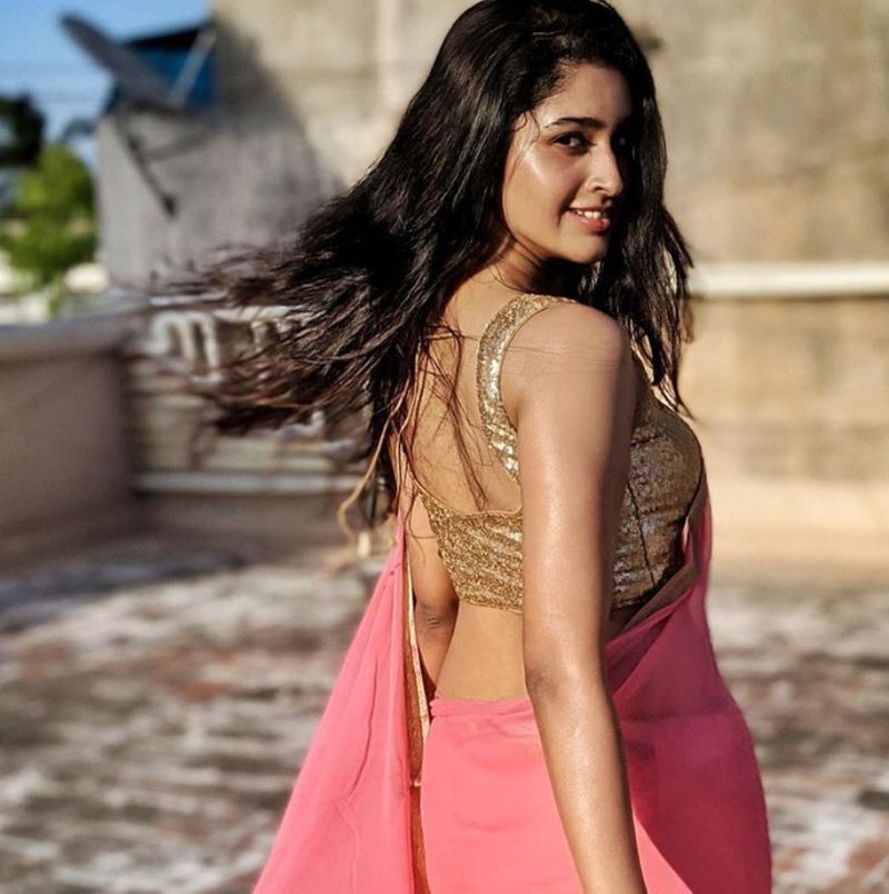 இடுப்பு வளைவில் ரசிகர்களை வளைத்து போடும் தான்யா.... செம்ம கியூட் புகைப்படங்கள் உள்ளே ! 