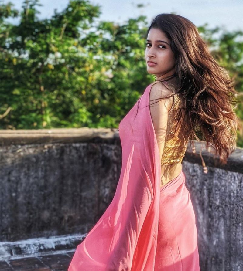 இடுப்பு வளைவில் ரசிகர்களை வளைத்து போடும் தான்யா.... செம்ம கியூட் புகைப்படங்கள் உள்ளே ! 